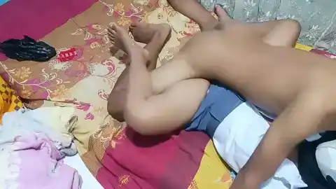 Siswi smk dengan saudara tirinya sebelum berangkat ke sekolah.